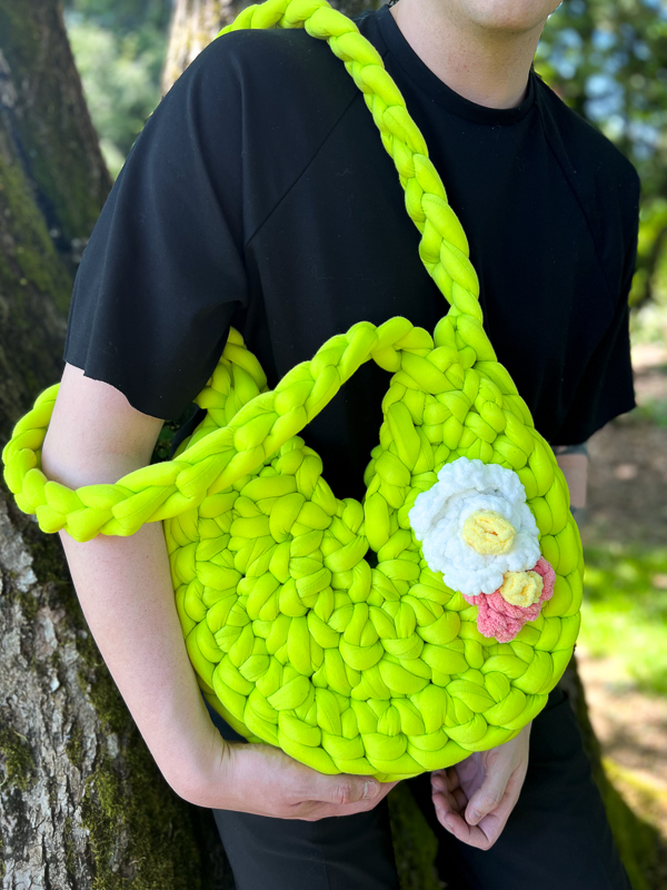 First ever tote bag! I absolutely love these colors, as well as how plush  the yarn is :) : r/crochet